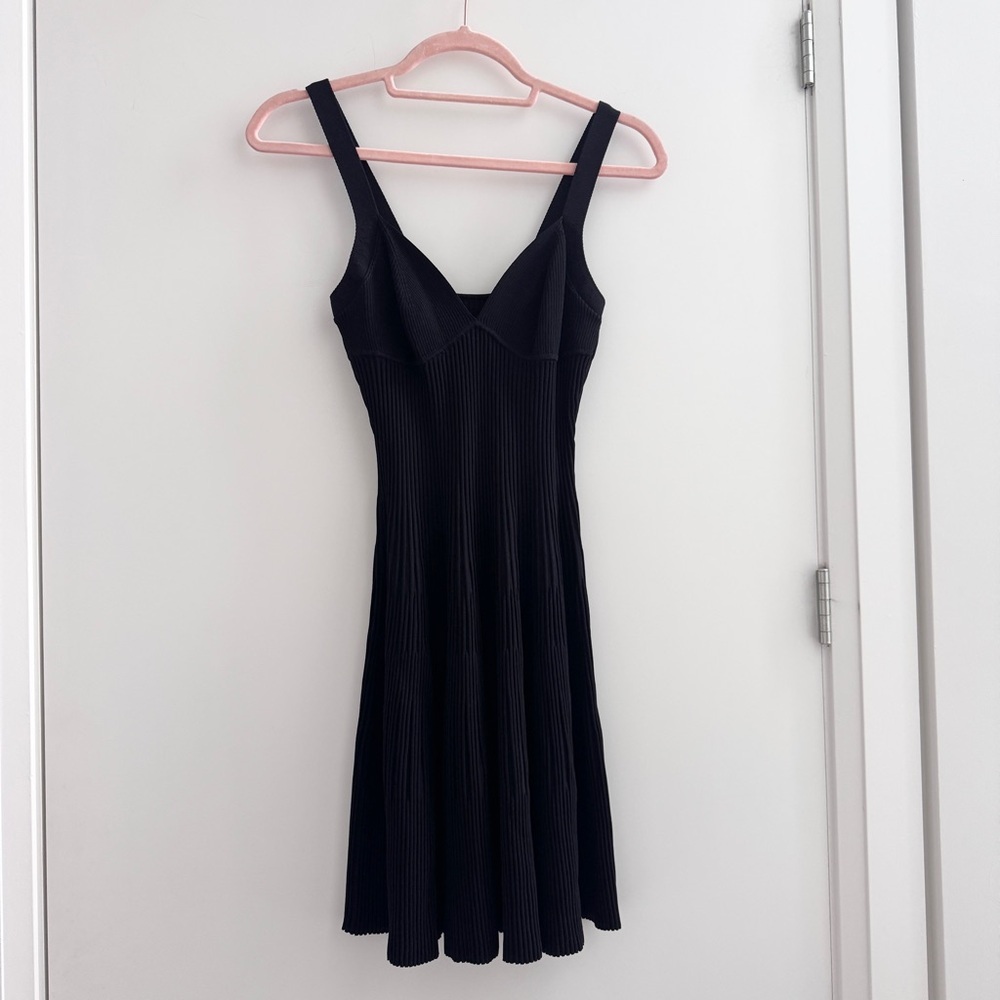 Elegant Black Sleeveless Knit Dress